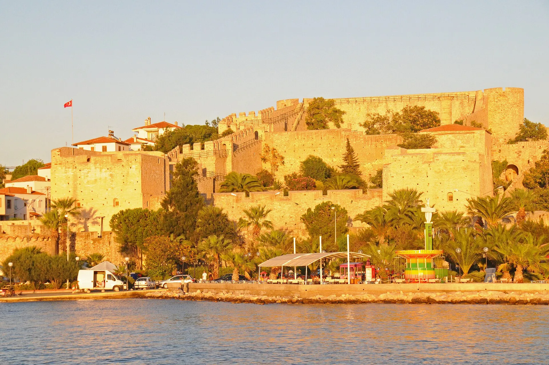 Çeşme Kalesi — Ege Denizi kıyısındaki bir Osmanlı kalesi ve müze