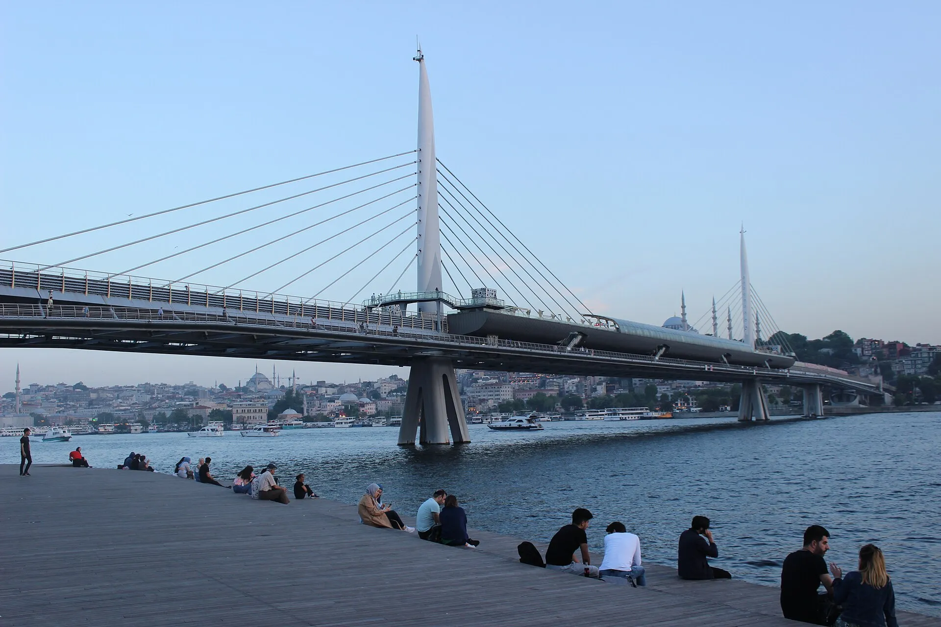 جسر المتر «القرن الذهبي» في اسطنبول — دليل حول جسر Haliç Köprüsü
