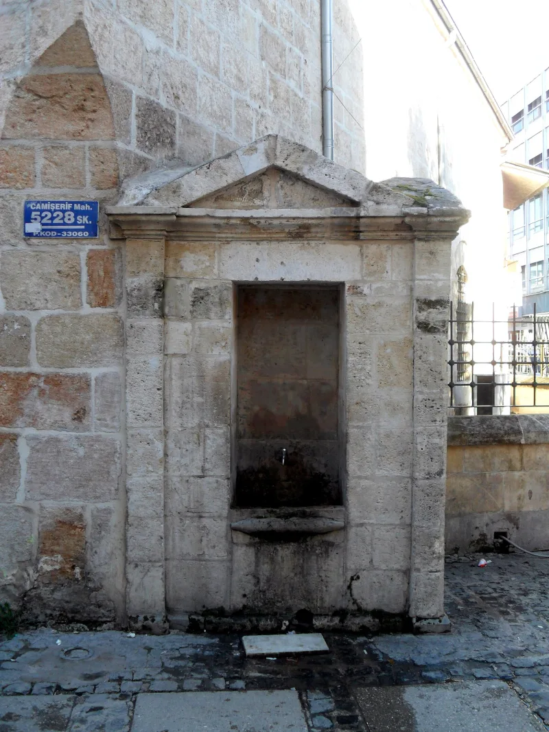 Eski Cami (Mersin) — tarih ve mimari