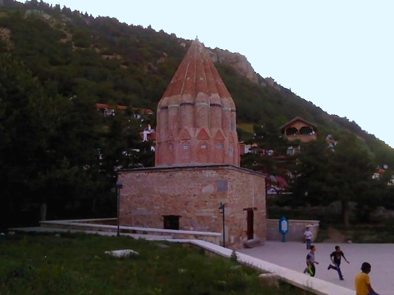 Seyyid Mahmud Hayrani mauzolejs Akširā — XIII gadsimta sufijs