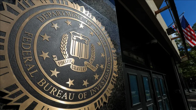 联邦调查局: 在距加斯里家 3 公里处发现的一只手套上的 DNA 与嫌犯吻合