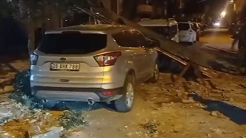 Силна буря се отрази неблагоприятно на живота в Маниса