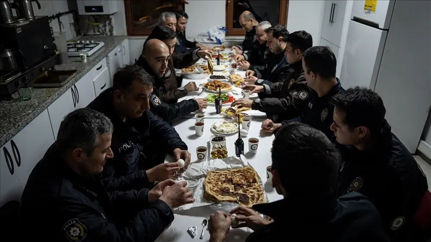 Policajti v Ankare mali prvý sahur v práci