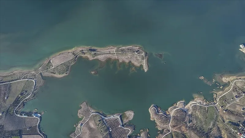 A barragem de Karakaya, cujo nível de água tinha baixado devido à seca, recuperou-se graças às chuvas