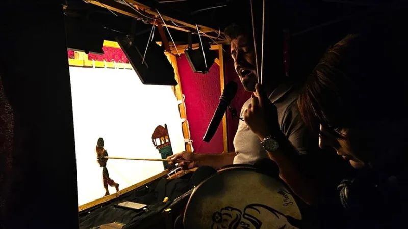 O artista Aytuğ Çelik analisou o futuro da arte do teatro de marionetas turco