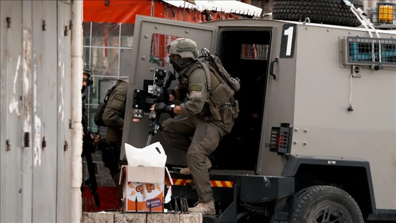 Israëlische soldaten hebben in de Westelijke Jordaanoever één Palestijn verwond en vijftien mensen gearresteerd