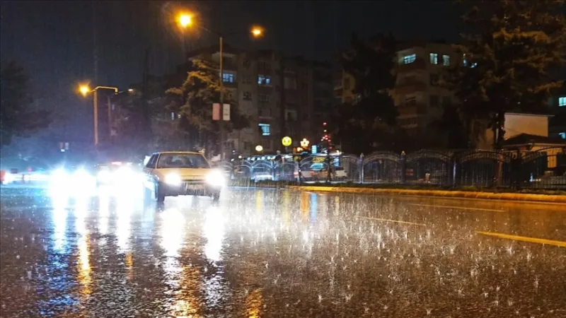 У Шанлиурфі через зливу в 4 районах призупинено навчання