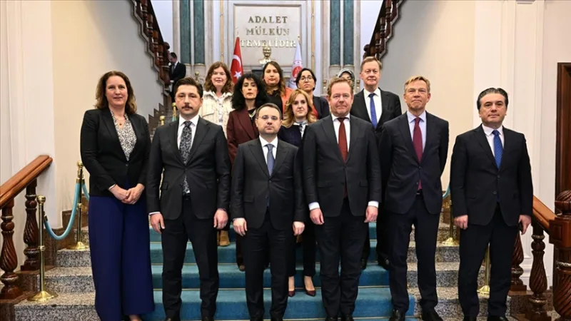 Minister van Justitie Gürlek heeft een ontmoeting gehad met de Nederlandse minister van Justitie en Veiligheid Van Weel