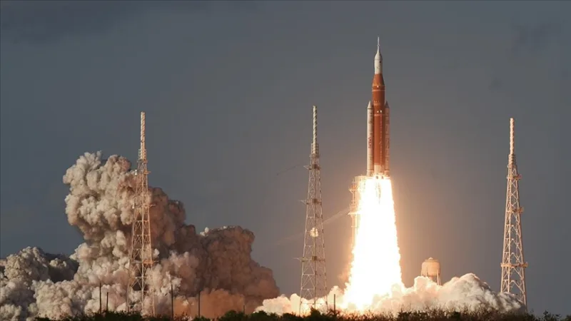 NASA heeft in het kader van de Artemis II-missie het Orion-ruimtevaartuig naar de maan gelanceerd