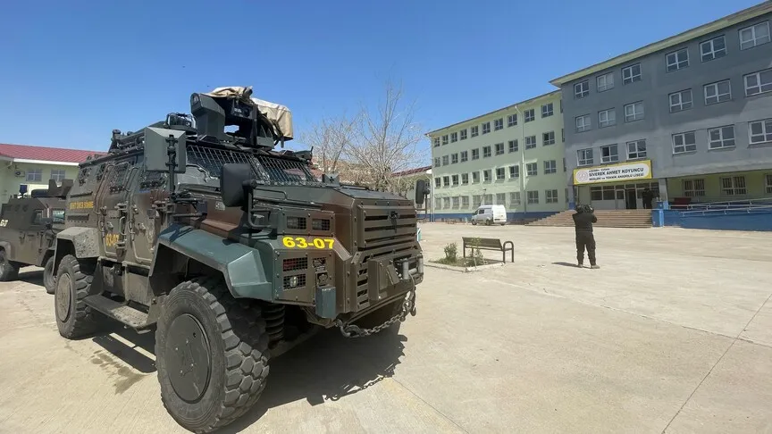 与沙尔鲁法市一所学校发生的持枪袭击事件有关，16名嫌疑人已被拘留