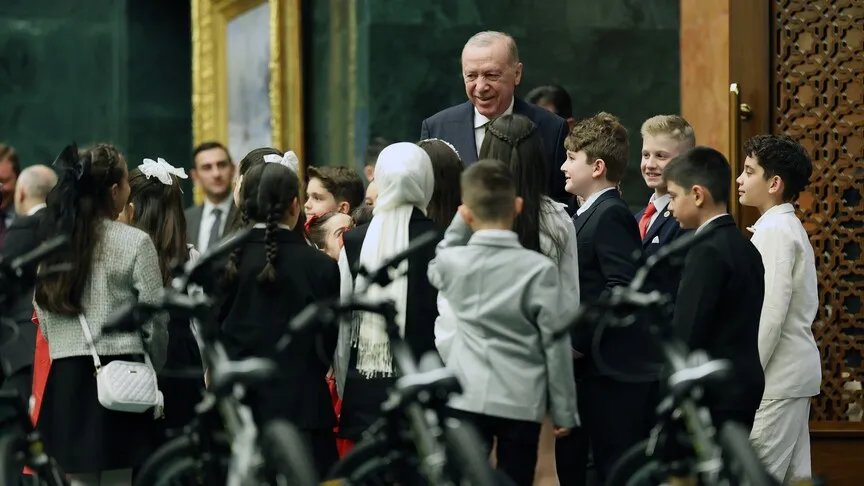 Prezident Erdoğan se setkal s dětmi