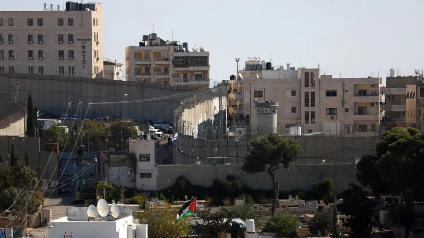 Des soldats israéliens ont blessé un Palestinien près du mur de séparation à Jérusalem-Est
