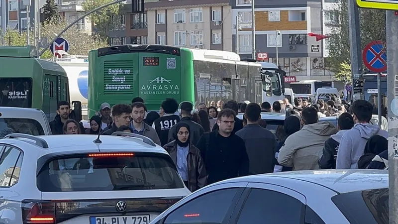 Работы на линии метро в Стамбуле привели к образованию пробок