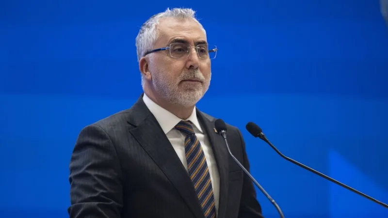 وزير العمل والضمان الاجتماعي شيكهان: سنواصل الوقوف إلى جانب الأمهات العاملات