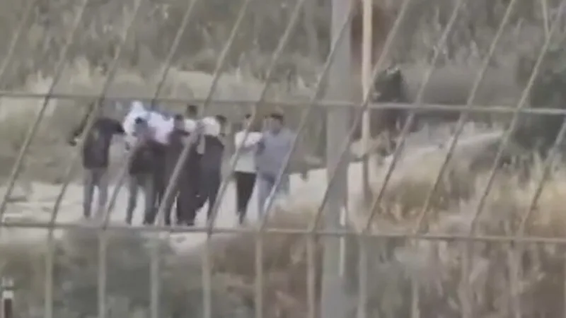 Die israelische Armee zwang eine palästinensische Familie, den Leichnam ihres Sohnes aus dem Grab zu holen und an einem anderen Ort zu bestatten