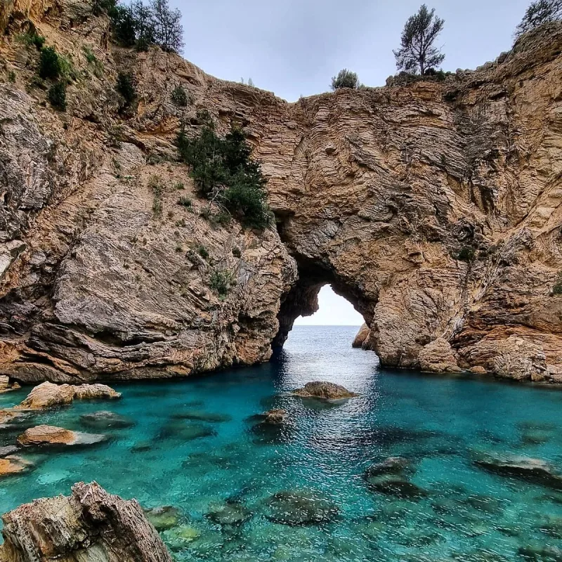 A Baía Real (Kral Koyu) em Gazipaşa — uma joia escondida do Mar Mediterrâneo